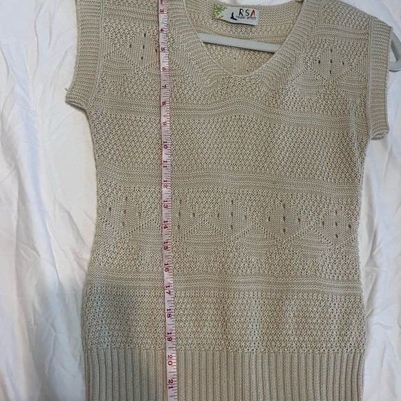 Vintage Women's Cream Sweater - Picture 3 of 4